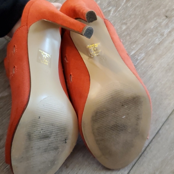 Bright Orange slip on heels - Picture 5 of 5